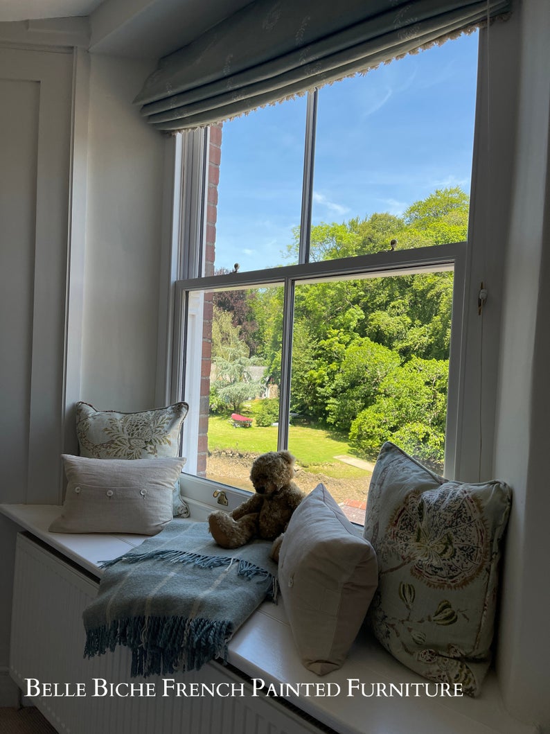 Pleasing 'Gustavian Grey' Lowboy
