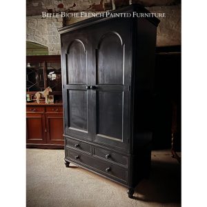 Noir Armoire
