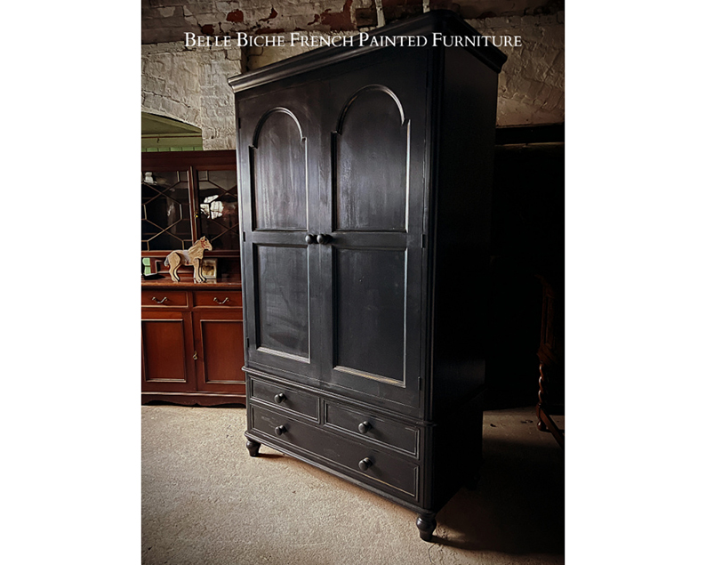 Noir Armoire
