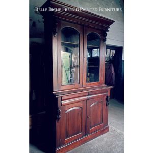 Spacious Rustic Style Glazed Vitrine