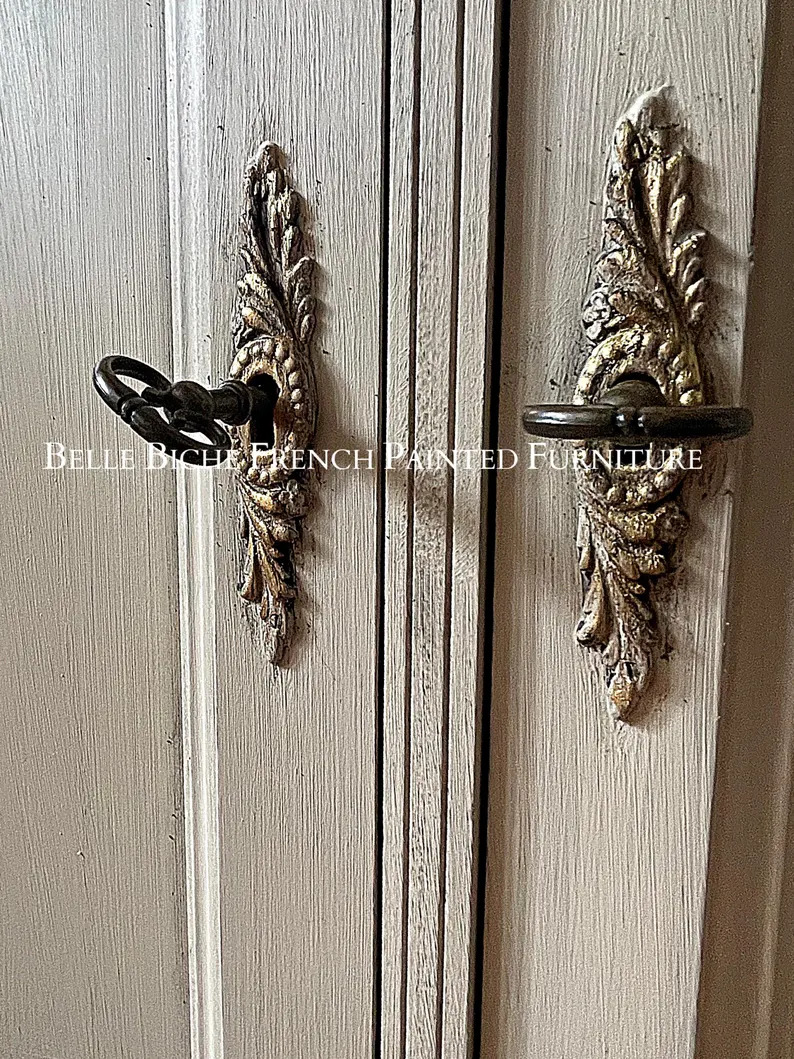 3-Door Gustavian Style Spacious Sideboard