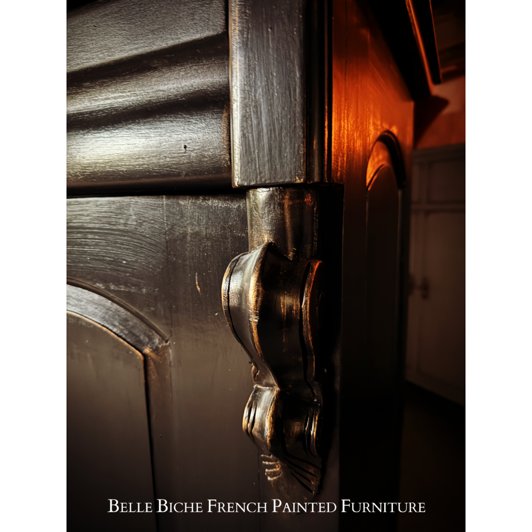 Glazed Dresser Display, in Noir